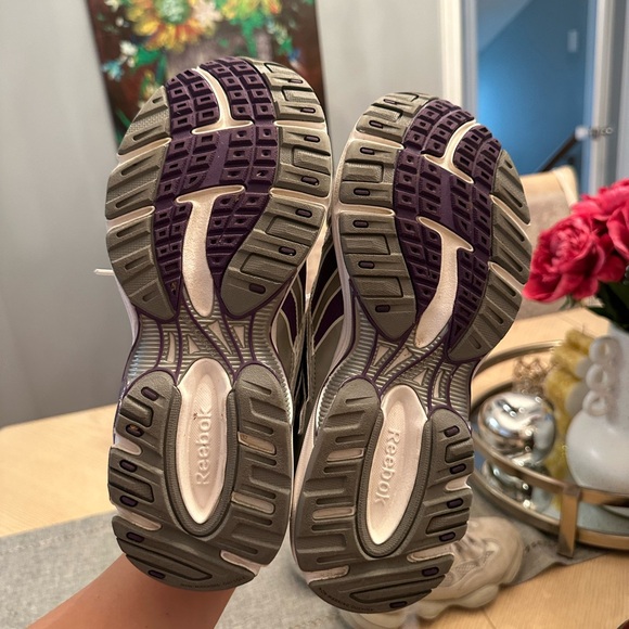 VINTAGE REEBOK RUNNING SHOES - Picture 10 of 10